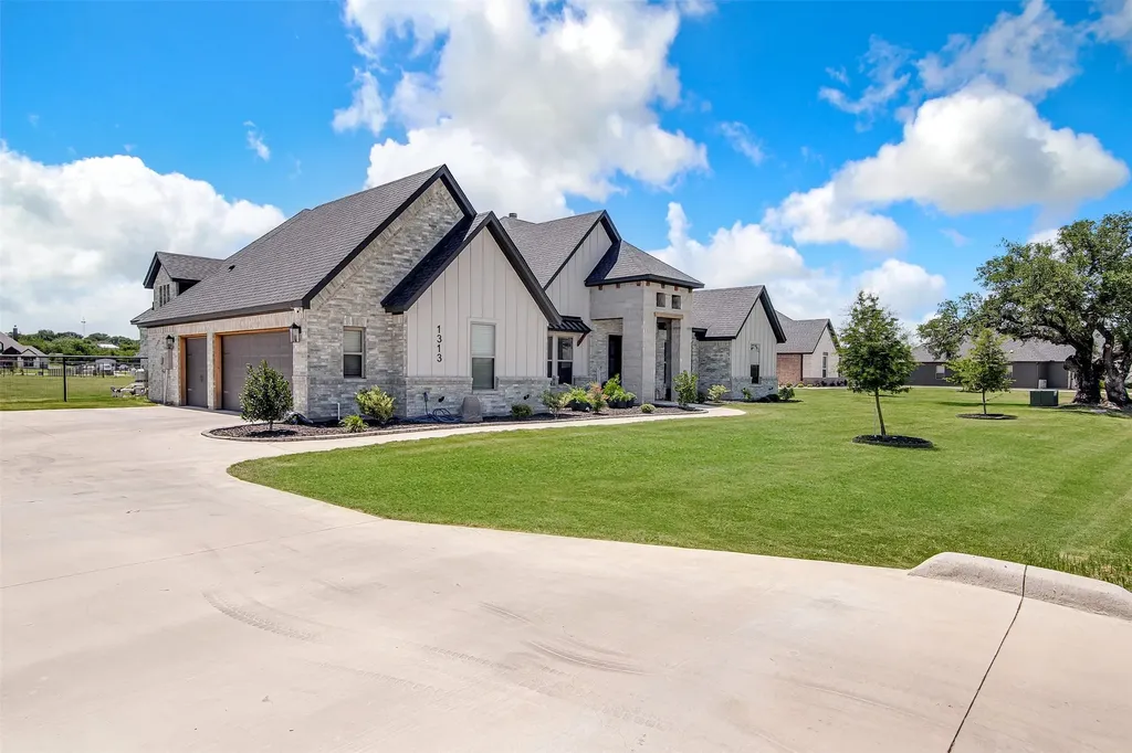 1313 Green Ridge Road Weatherford TX 76085
