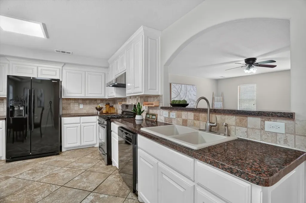 3813 N Eugene Court Irving TX 75062