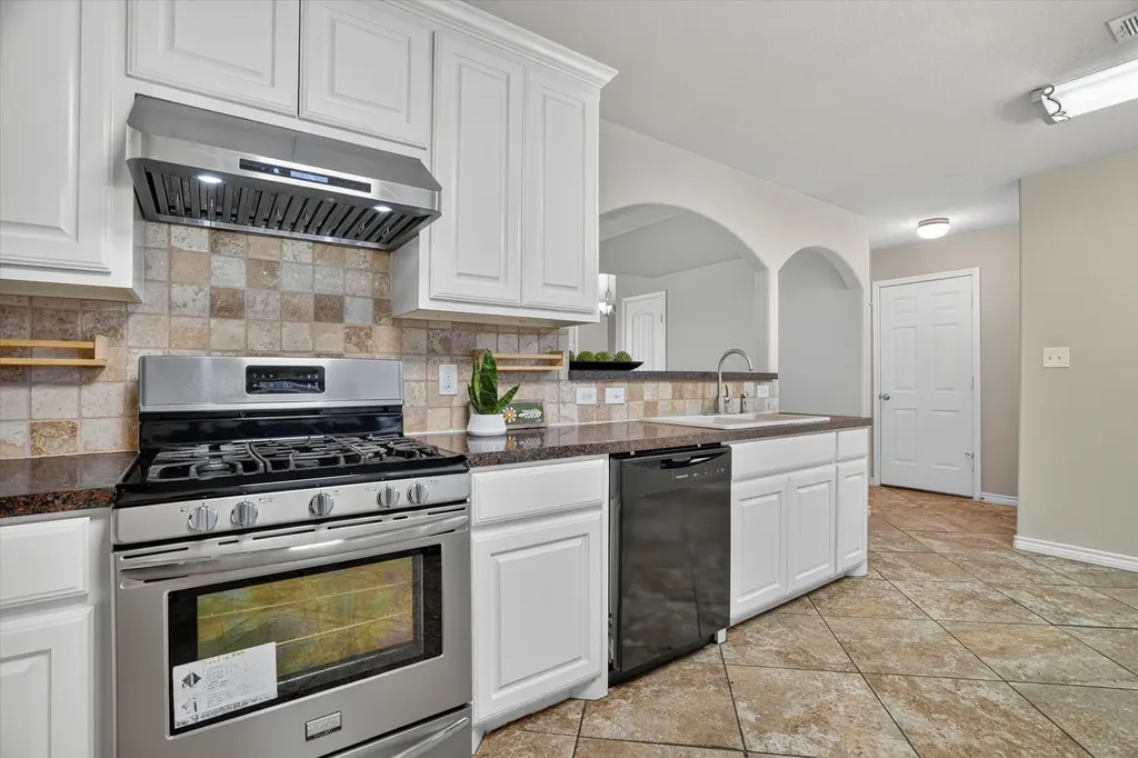 3813 N Eugene Court Irving TX 75062