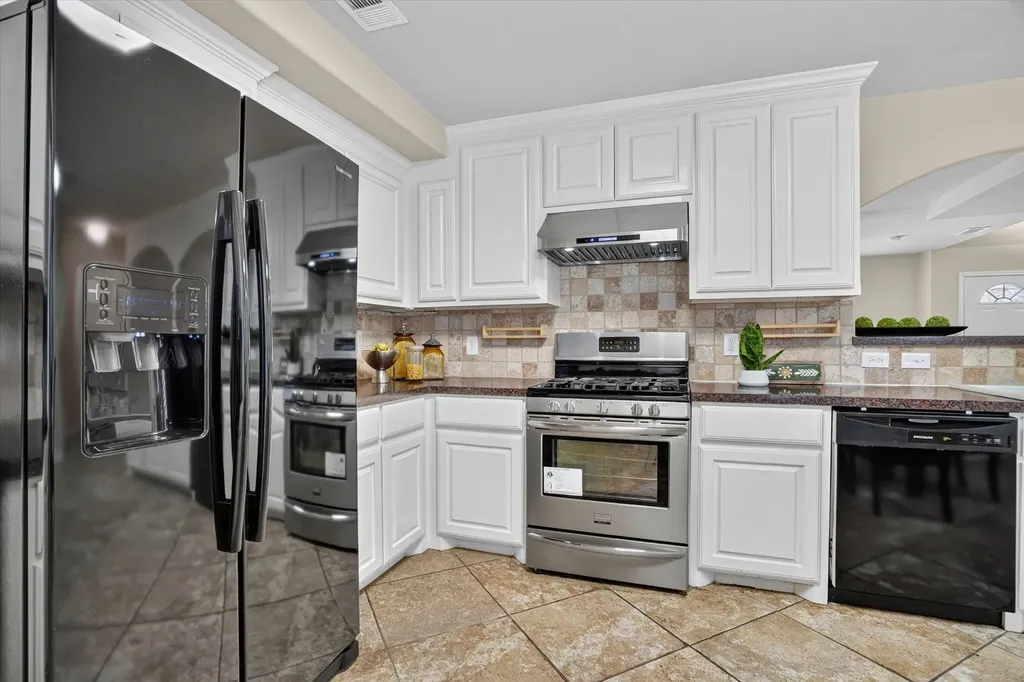 3813 N Eugene Court Irving TX 75062