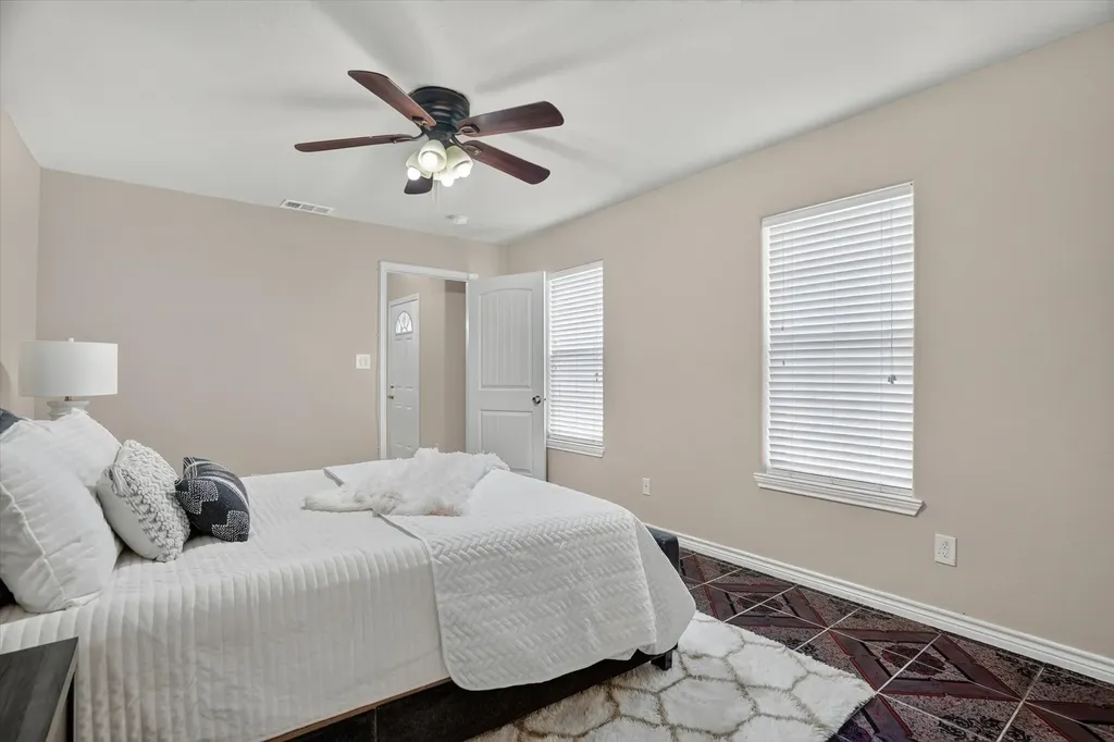 3813 N Eugene Court Irving TX 75062