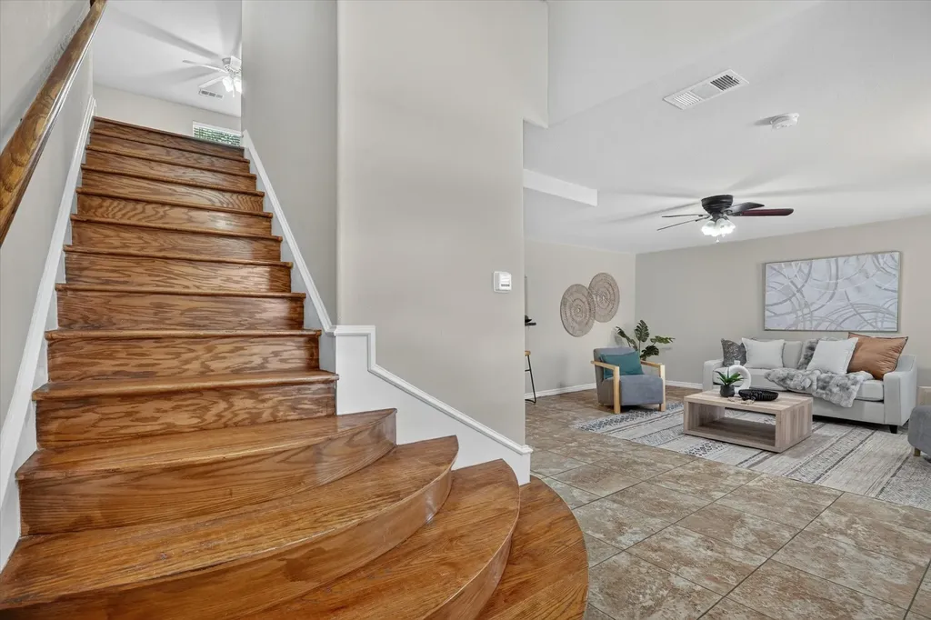 3813 N Eugene Court Irving TX 75062