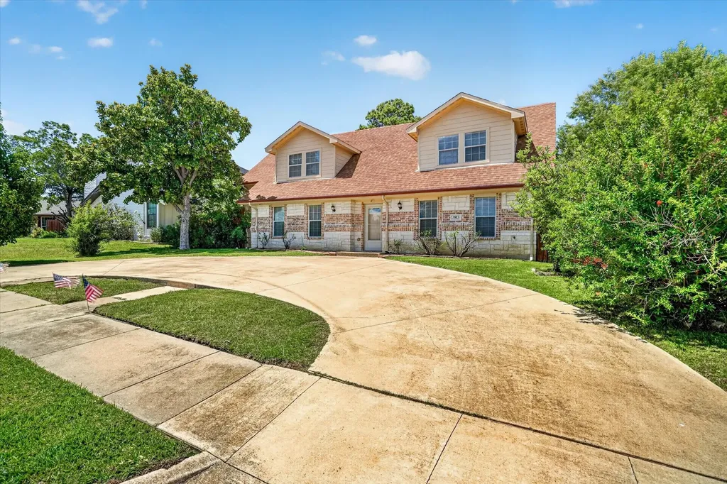 3813 N Eugene Court Irving TX 75062