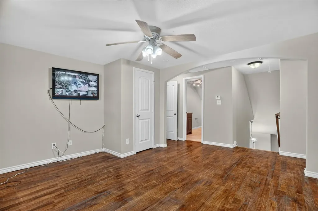 3813 N Eugene Court Irving TX 75062