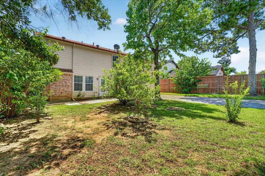 3813 N Eugene Court Irving TX 75062