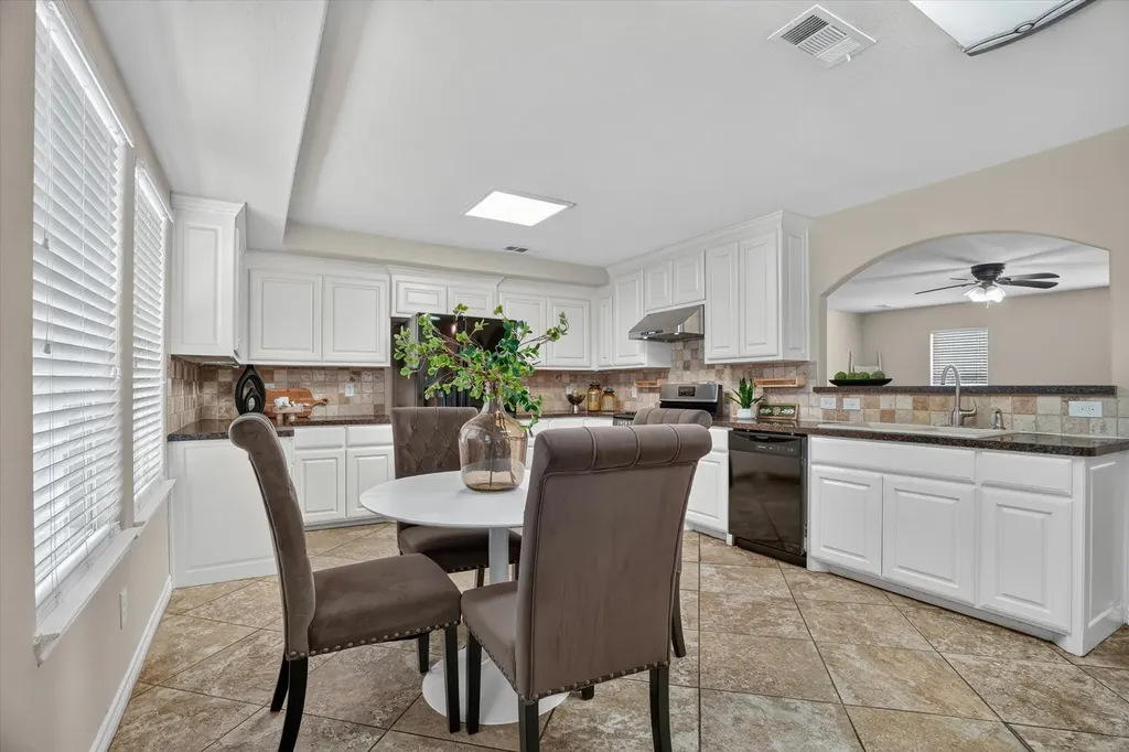 3813 N Eugene Court Irving TX 75062