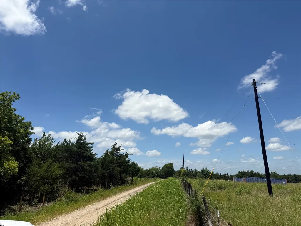 01 Cr 3550 Honey Grove TX 75446