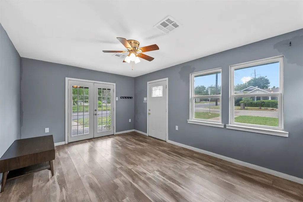2426 Mckenzie Avenue Waco TX 76708