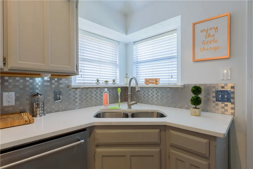 7825 Cardinal Court North Richland Hills TX 76180