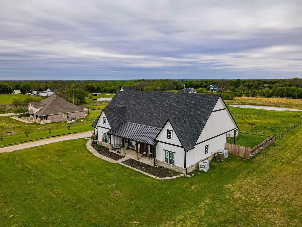 4886 County Road 1037 Celeste TX 75426