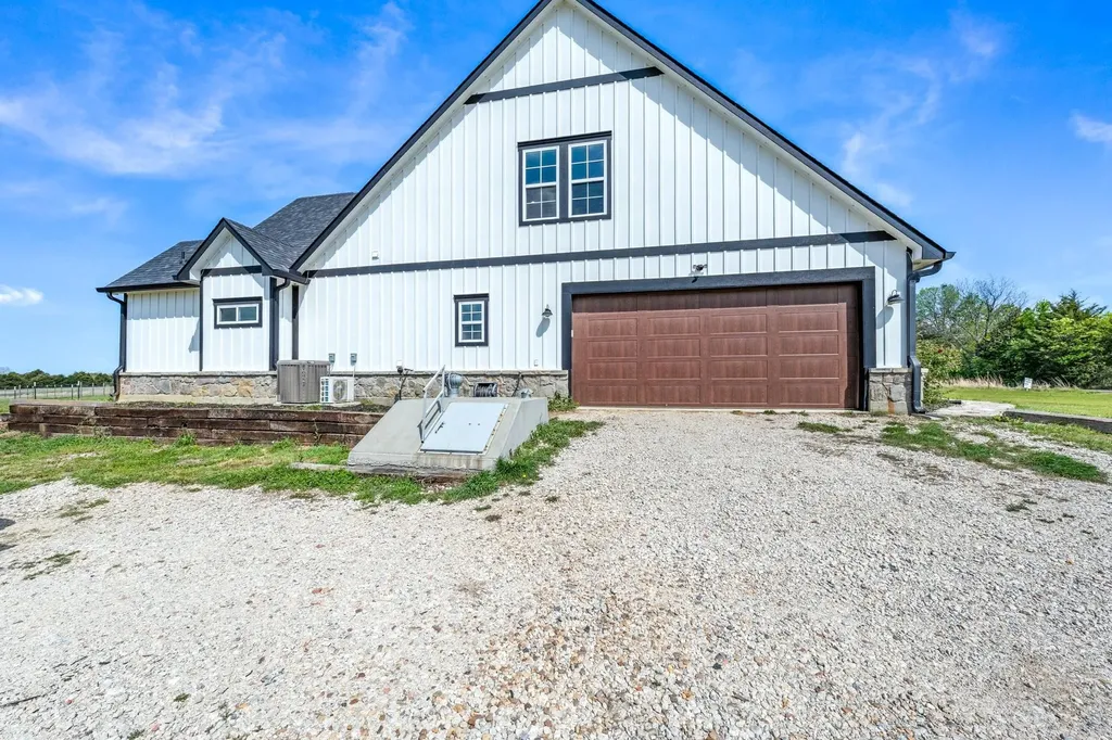 4886 County Road 1037 Celeste TX 75426
