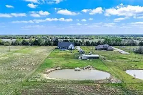 4886 County Road 1037 Celeste TX 75426