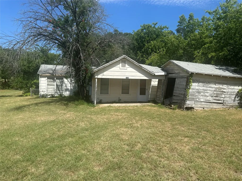 3324 Mohawk Trail Lake Worth TX 76135