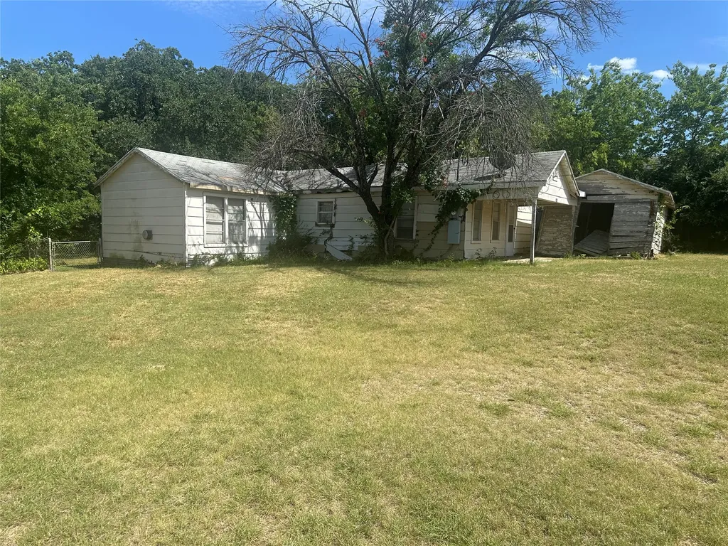 3324 Mohawk Trail Lake Worth TX 76135