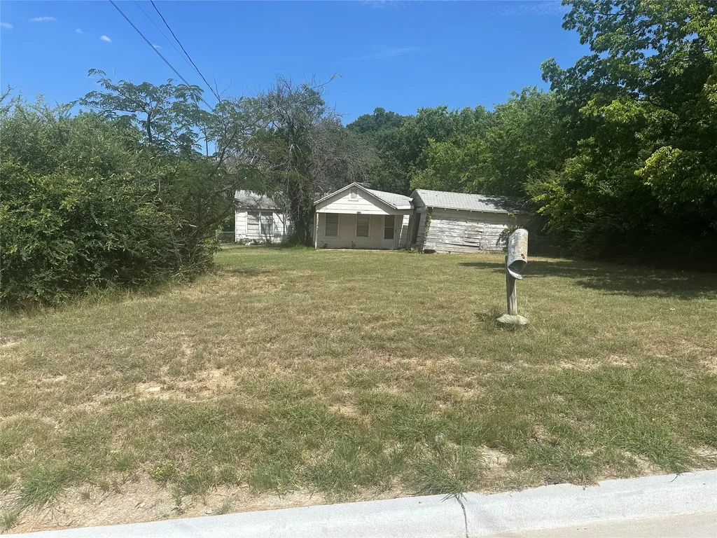3324 Mohawk Trail Lake Worth TX 76135