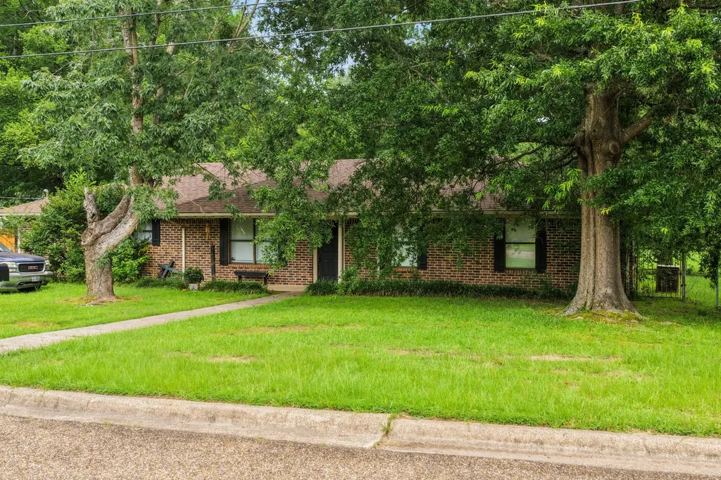 206 Carr Drive Mt Pleasant TX 75455