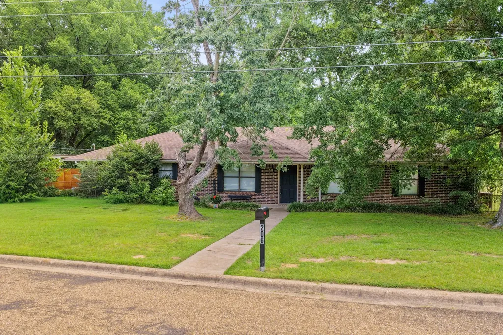206 Carr Drive Mt Pleasant TX 75455