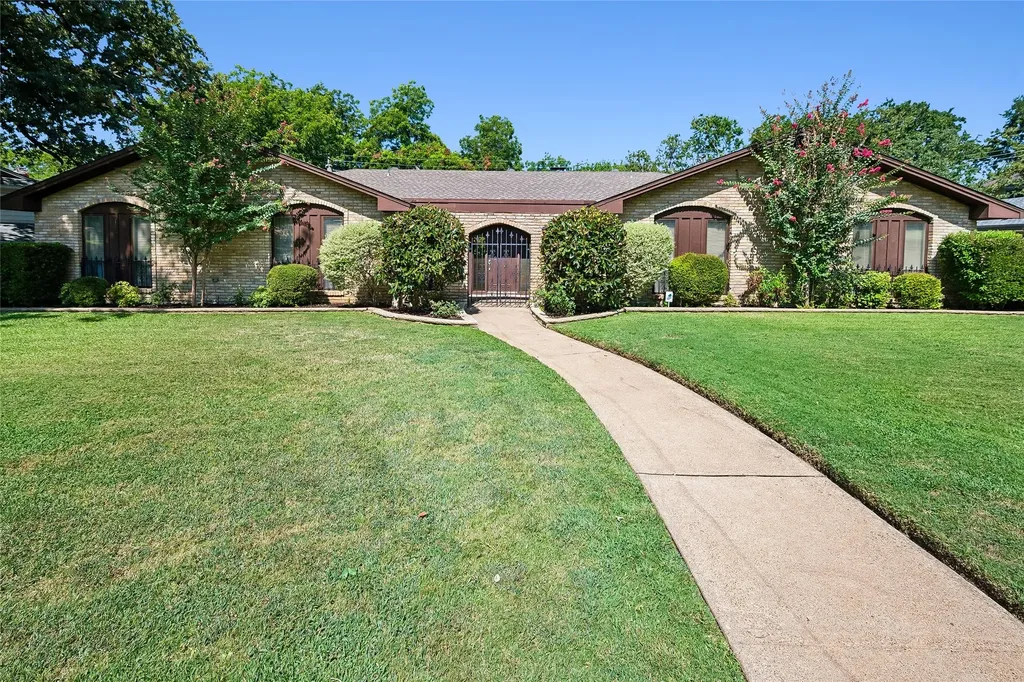 1204 Springwood Court Euless TX 76040
