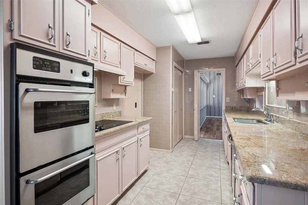 1204 Springwood Court Euless TX 76040