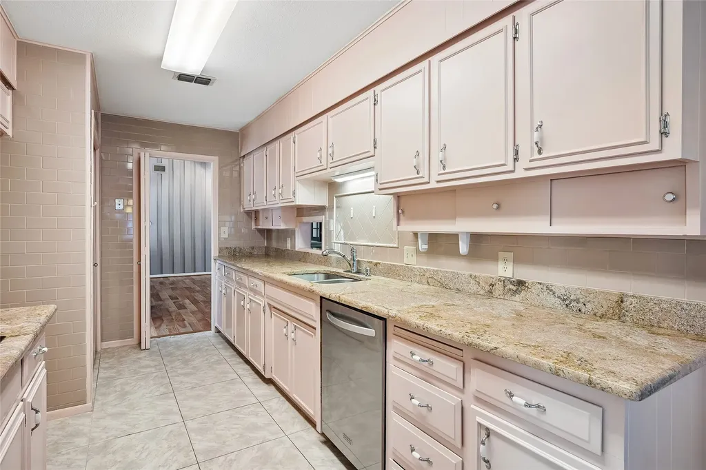 1204 Springwood Court Euless TX 76040