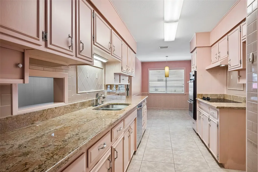 1204 Springwood Court Euless TX 76040