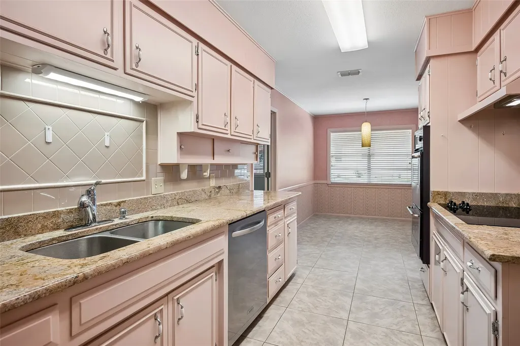 1204 Springwood Court Euless TX 76040