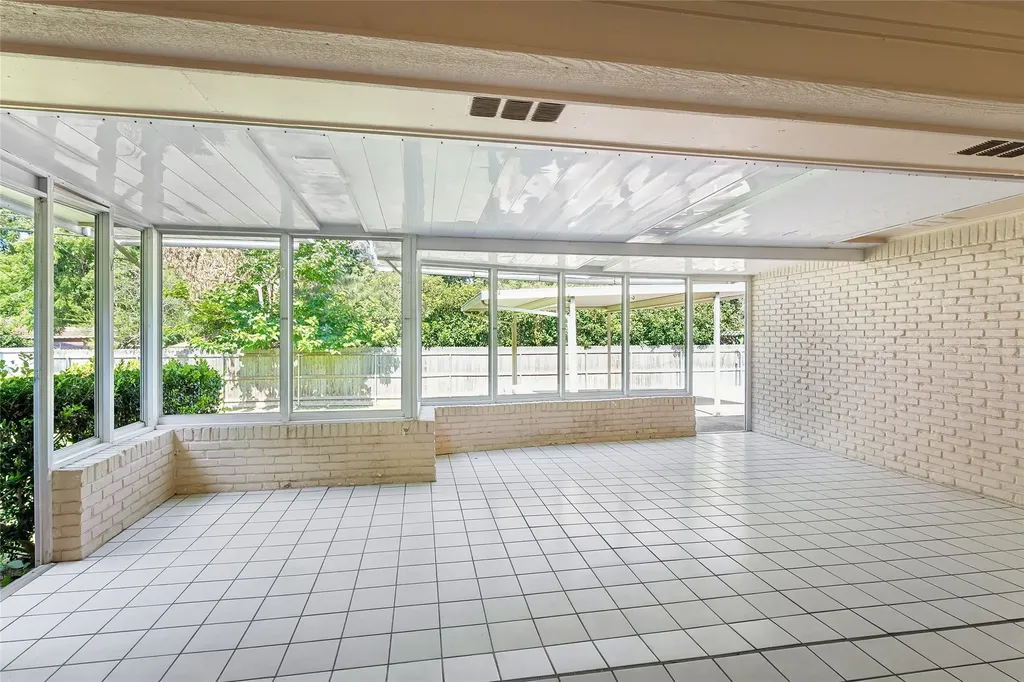 1204 Springwood Court Euless TX 76040