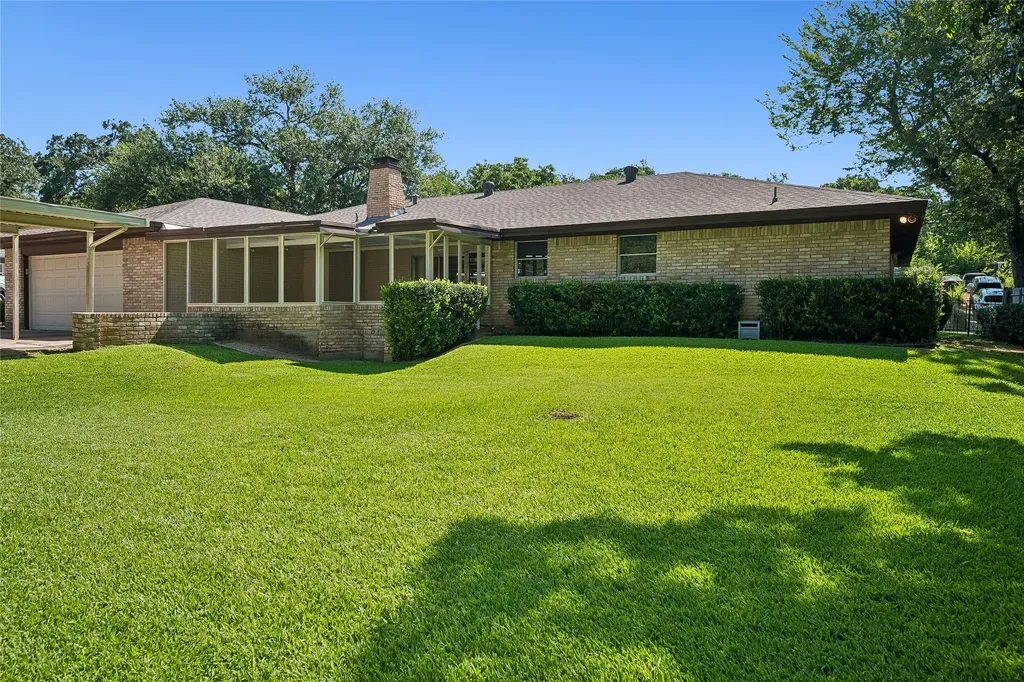 1204 Springwood Court Euless TX 76040