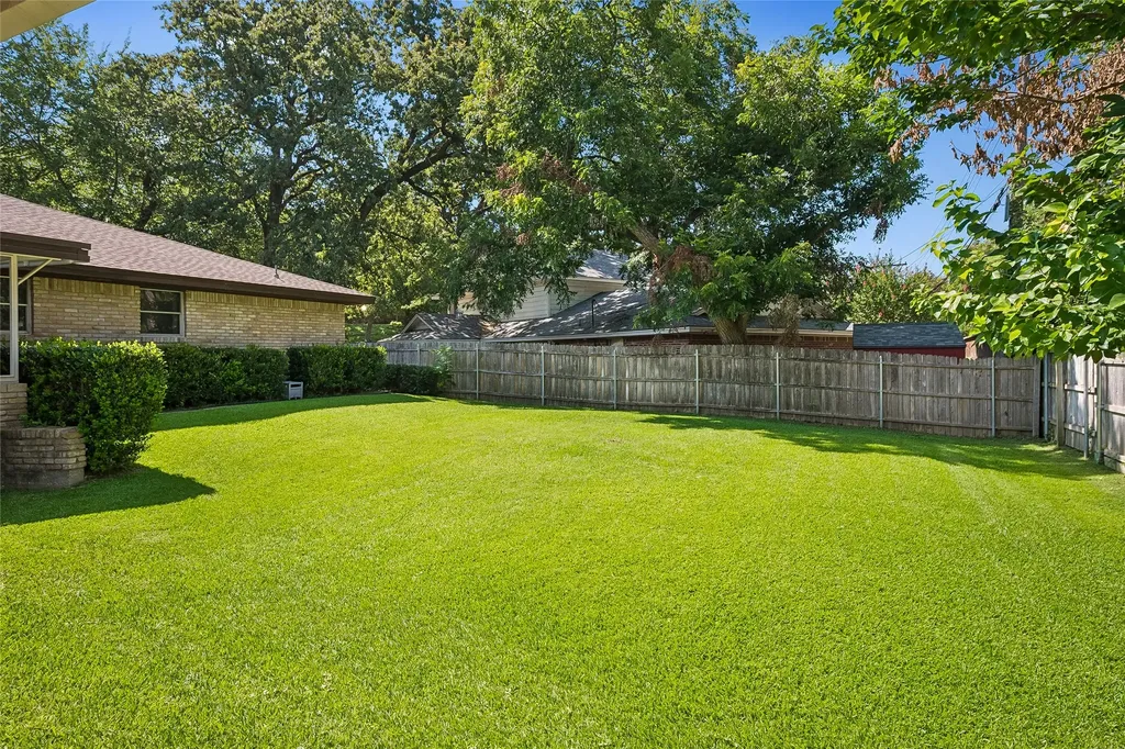 1204 Springwood Court Euless TX 76040