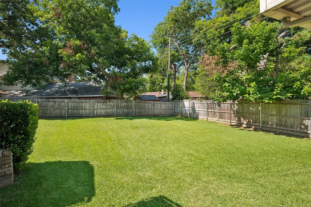 1204 Springwood Court Euless TX 76040