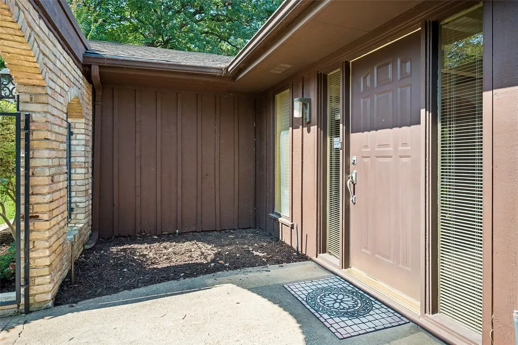 1204 Springwood Court Euless TX 76040
