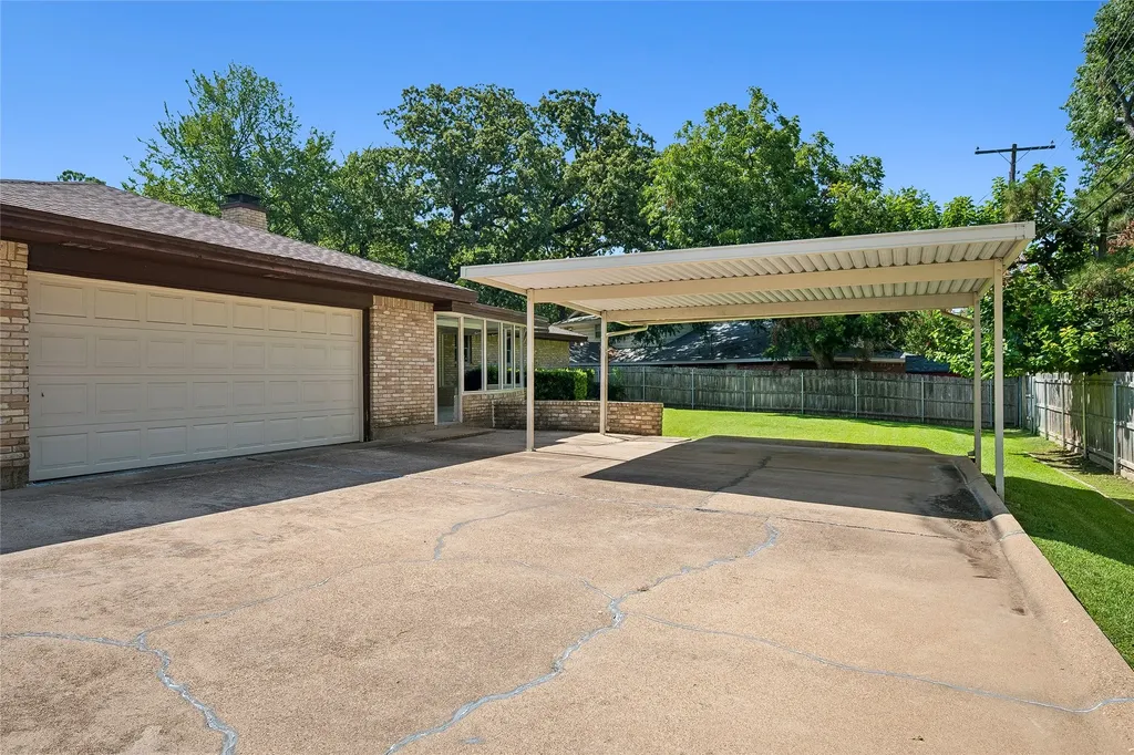 1204 Springwood Court Euless TX 76040