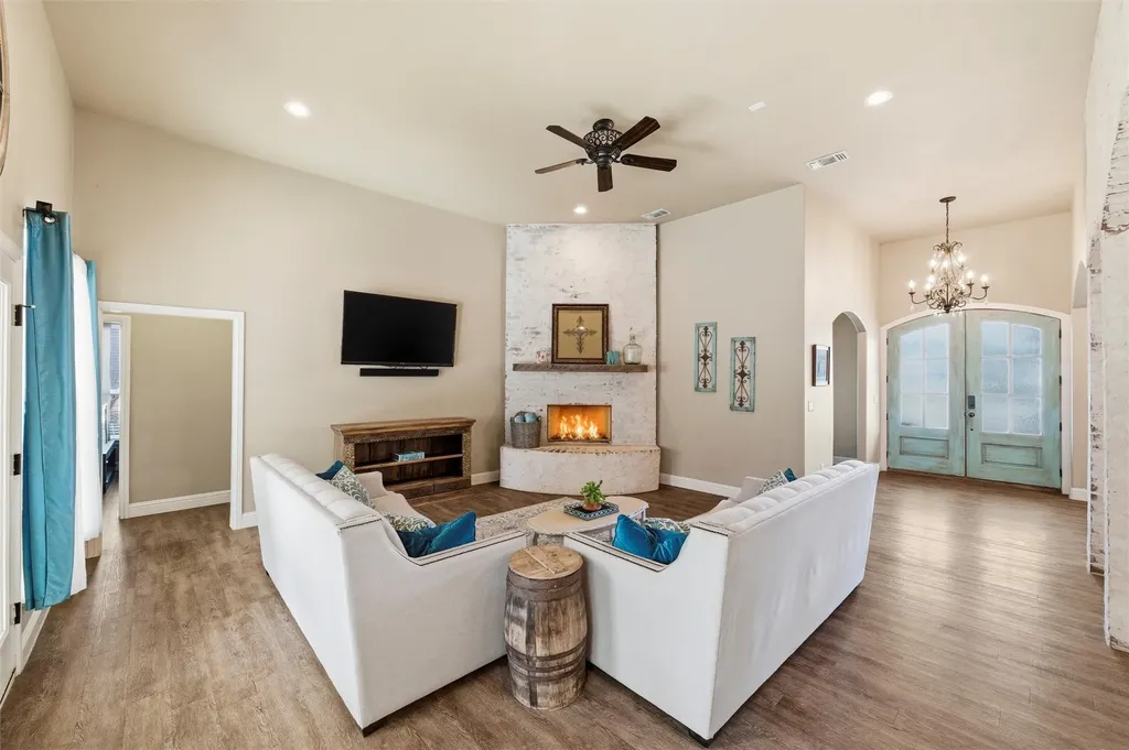 128 E Remuda Court Fort Worth TX 76108