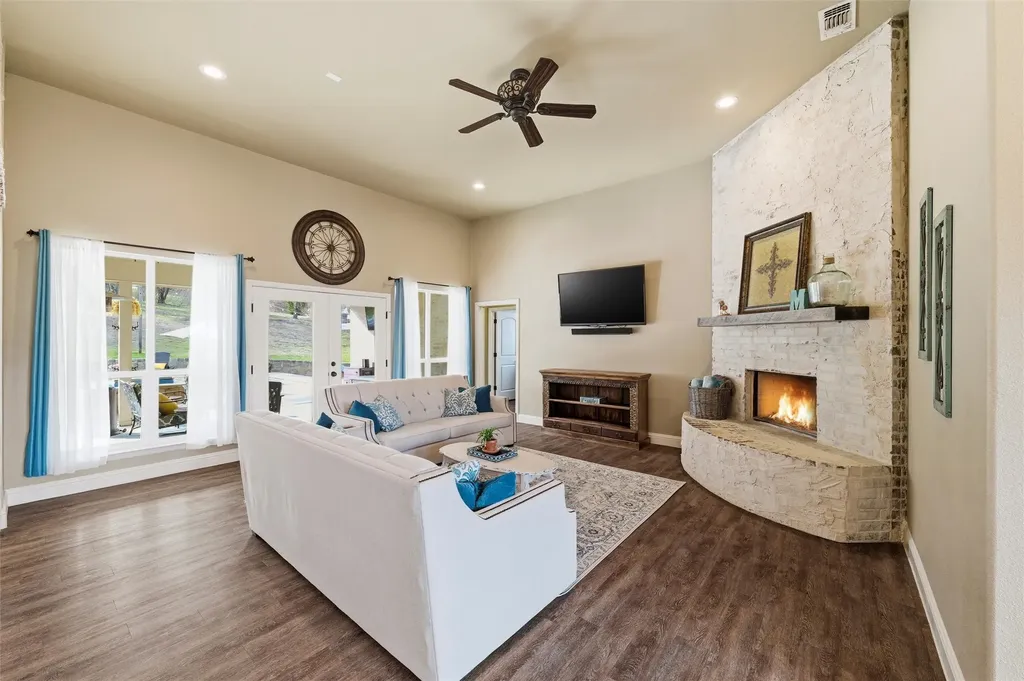 128 E Remuda Court Fort Worth TX 76108