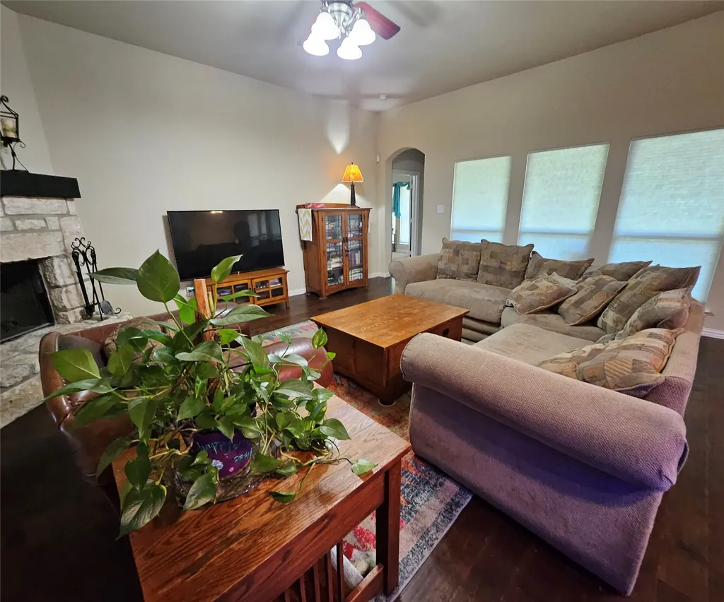 125 Brady Coleman Lane Springtown TX 76082