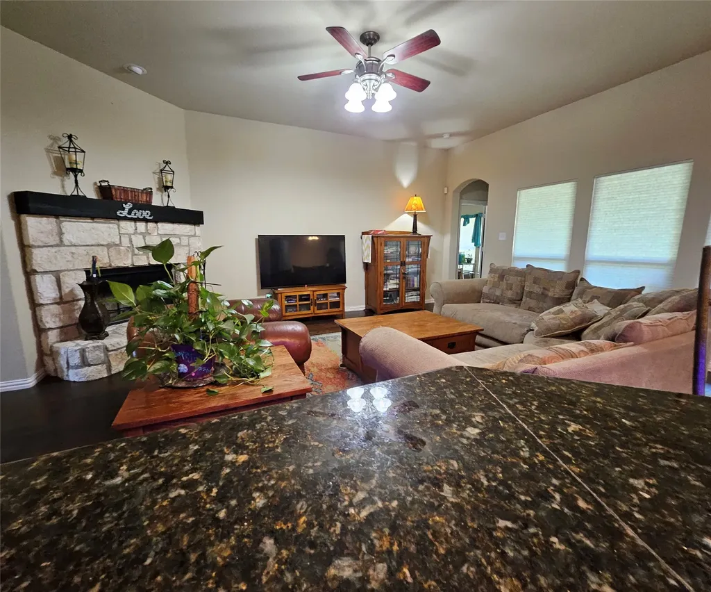 125 Brady Coleman Lane Springtown TX 76082