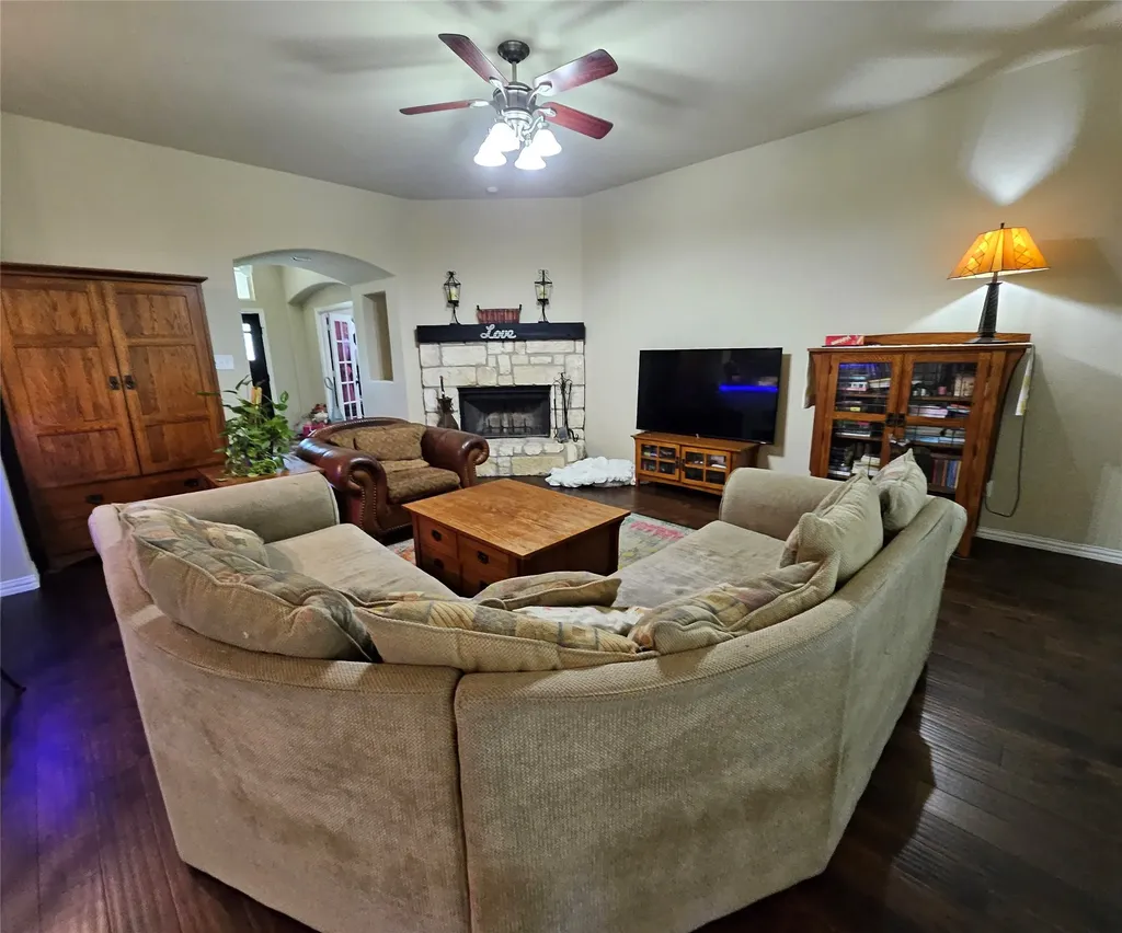 125 Brady Coleman Lane Springtown TX 76082