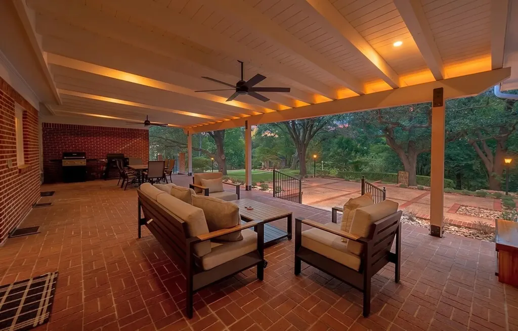 2825 Lake Air Drive Waco TX 76710