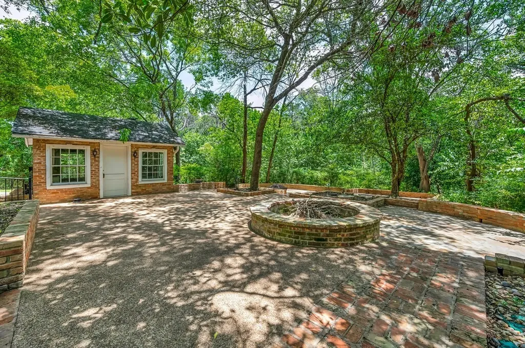 2825 Lake Air Drive Waco TX 76710