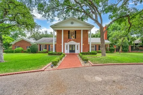 2825 Lake Air Drive Waco TX 76710