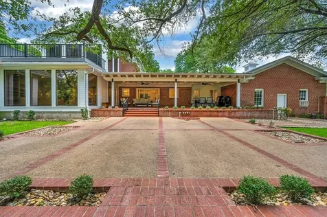 2825 Lake Air Drive Waco TX 76710