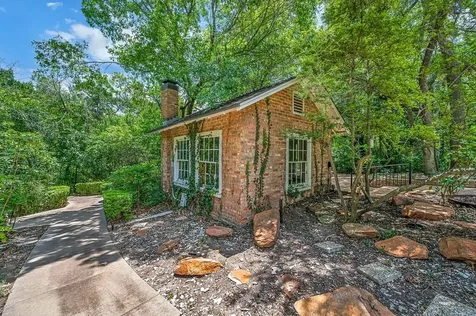 2825 Lake Air Drive Waco TX 76710