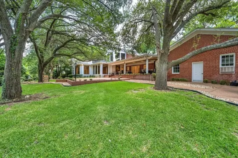 2825 Lake Air Drive Waco TX 76710