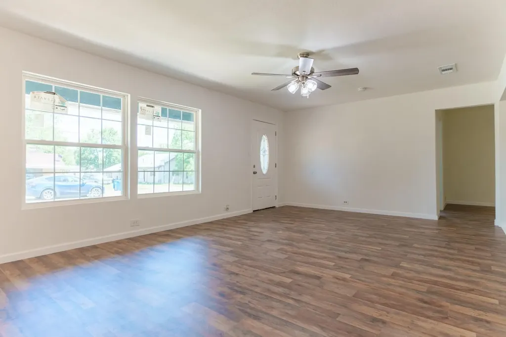 103 N 6th Street E Dawson TX 76639