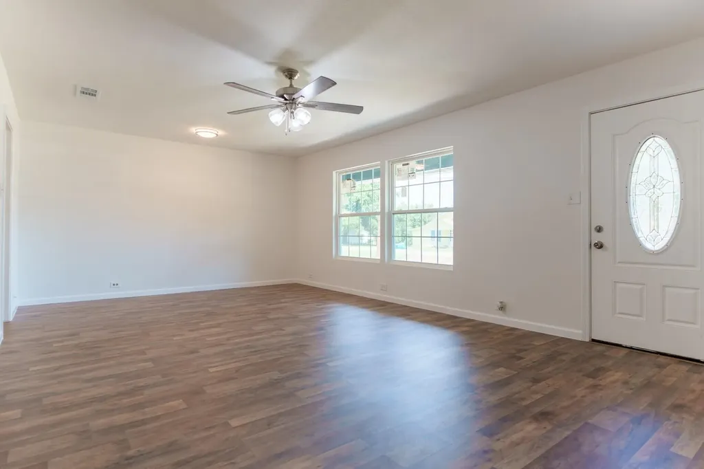 103 N 6th Street E Dawson TX 76639