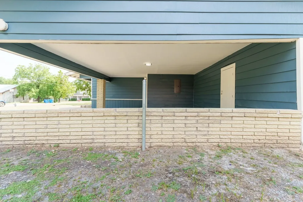 103 N 6th Street E Dawson TX 76639