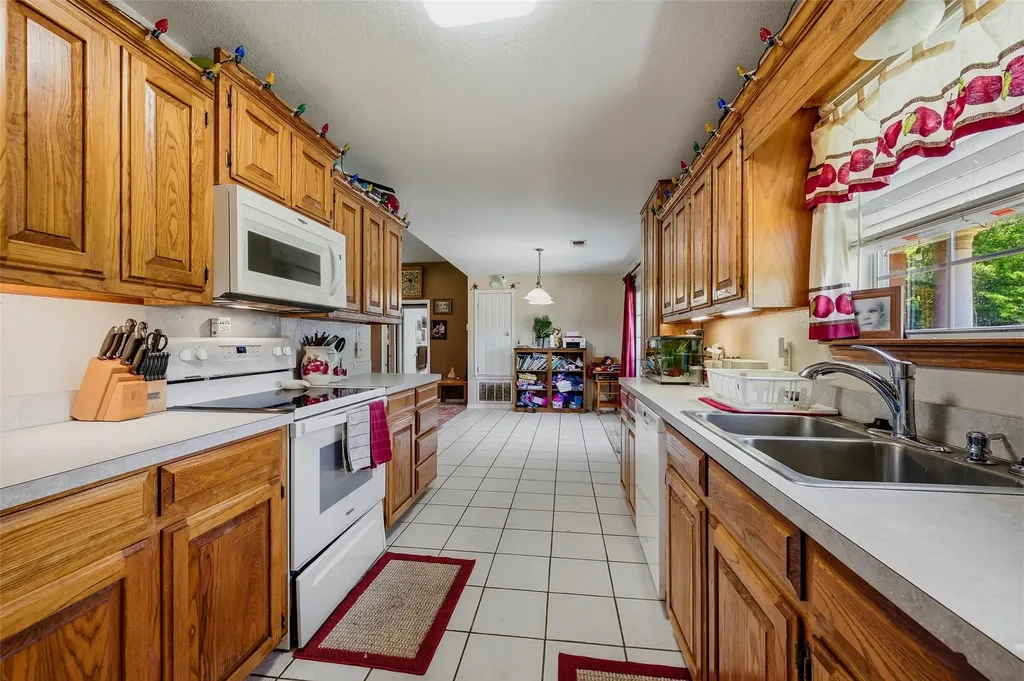 205 3rd Street Whitesboro TX 76273