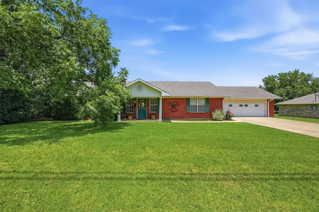 205 3rd Street Whitesboro TX 76273