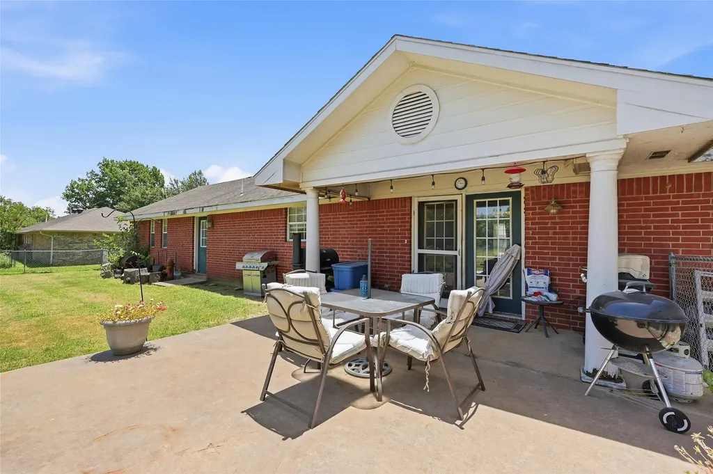 205 3rd Street Whitesboro TX 76273