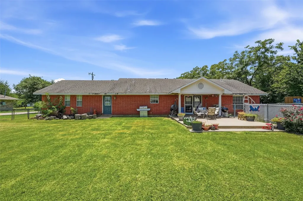 205 3rd Street Whitesboro TX 76273